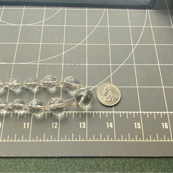 Vintage Faceted Glass Graduated Bead Necklace Timeless Elegance - Picture 4 of 8
